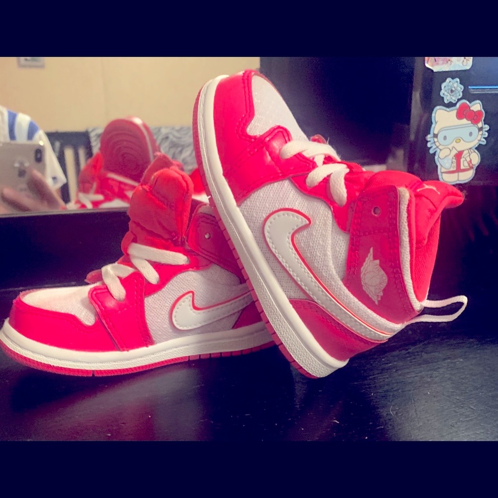 Jordan 1 Mid Hyper Pink White🤍💗🤍